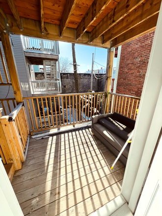 Call NOW for showings! 617-236-8550 - BROOKS ST - GREAT DEAL ON EAGLE HILL! LRG MODERN 4BR/1BA AVAIL *9/1/2026* W/ LNDRY IN BLDNG, DECK! Apartments