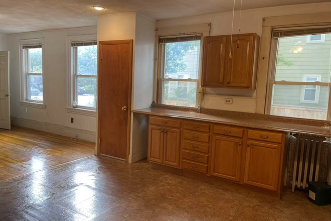 . - Gorgeous Recently Renovated 5 bed/2 bath - Avail NOW!!! Apartments