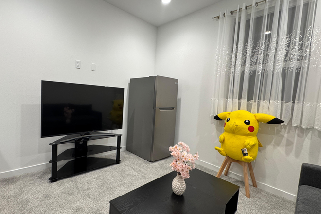 Living room just for tenant use - Arborterum House