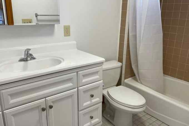 bath - Fantastic location! spacious, renovated, laundry minutes to MIT, redline Apartments