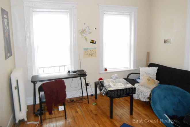 1 - $1950 | Spacious Studio in Allston | 07/01 | No Fee | HHW Included | Cats OK Apartments