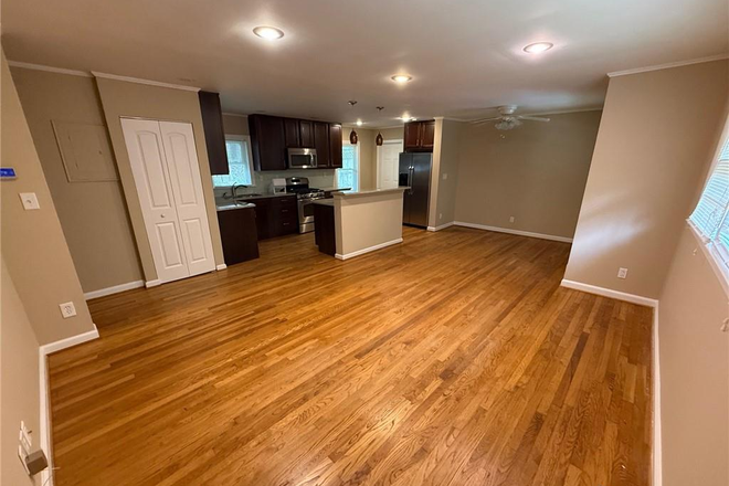 Living room - 986 Biltmore Drive House