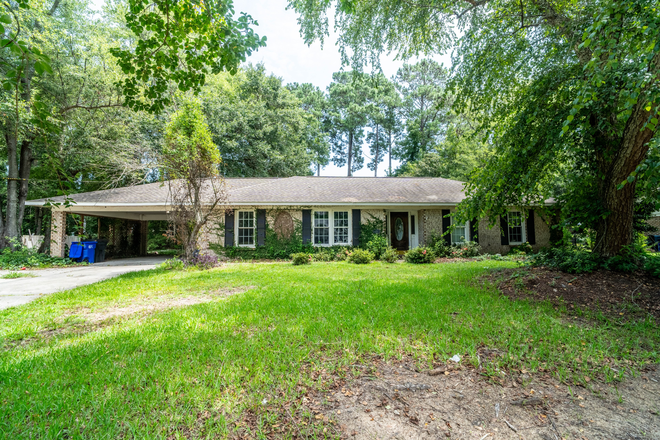 Home Front - Amazing Student Housing Rental within 100 yards from Campus!