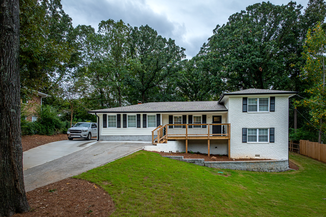 House Front - Rebel Ridge Marietta House