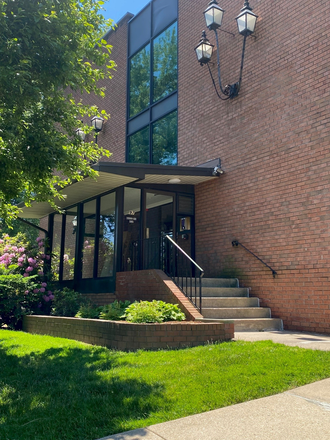 Front Entry - Northbrook Place Apartments