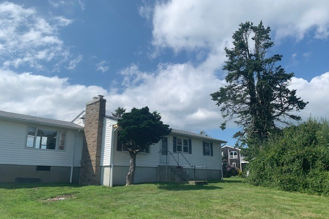 Exterior - RENTS TO 2 PEOPLE FOR $1950 OR 3 PEOPLE FOR $2400 House