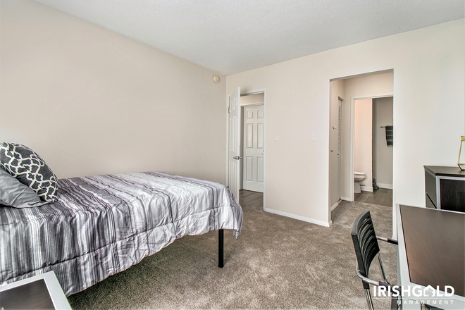 Bathroom with ensuite bathroom - The Bend Apartments