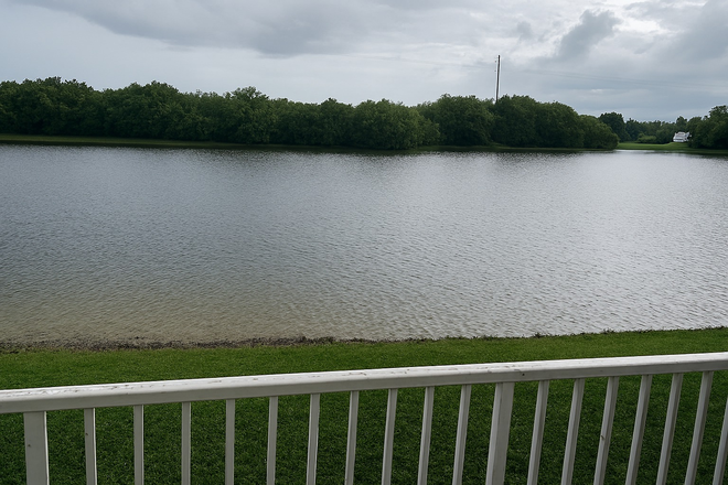 Lake - EUROPEAN COVE, QUIET, PEACEFUL ENVIRONMENT $700.00 A MONTH & $300 DEPOSIT, ALL UTILITIES!! House