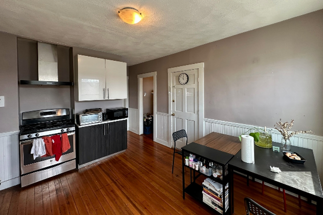 kitchen - **NO BROKERS FEE!!** Renovated 4 Bed/2Bath w/ LAUNDRY IN UNIT! Avail. 9/1/26!! Apartments