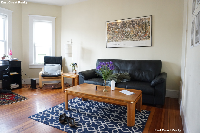 1 - AVAIL NOW – Spacious 4 Bed / 2 Bath Near JFK/UMass Red Line | Students OK | NO FEE