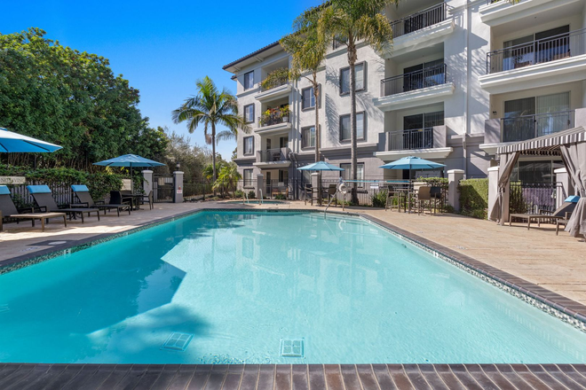 Outdoor Pool - Furnished Student / Intern Housing | Private Room Shared Bathroom