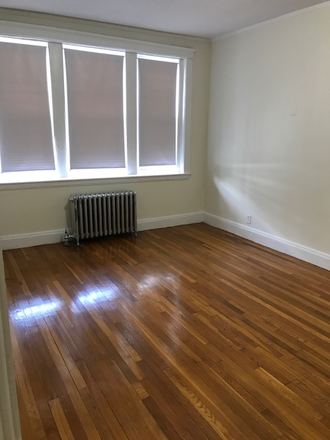 Visit hubrealtyproperties.com - Light and bright, front facing 1 bedroom split, with newly updated kitchen Apartments