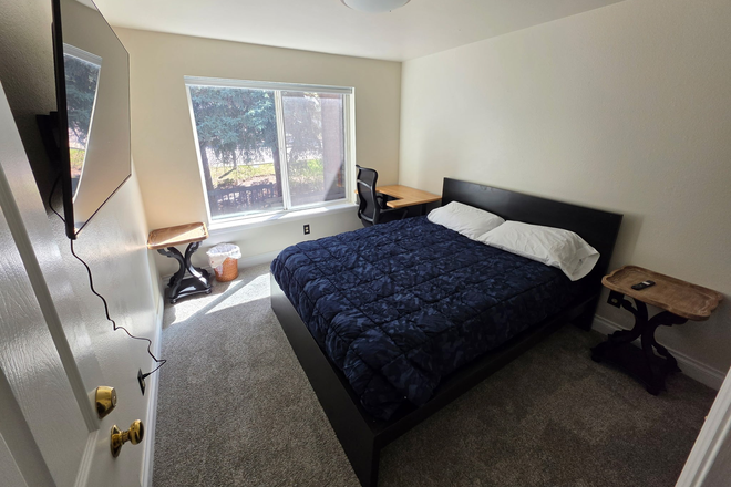 Bedroom - Private Bedroom (Shared Condo) - 1250/Month - Utilities Included - Central Boulder