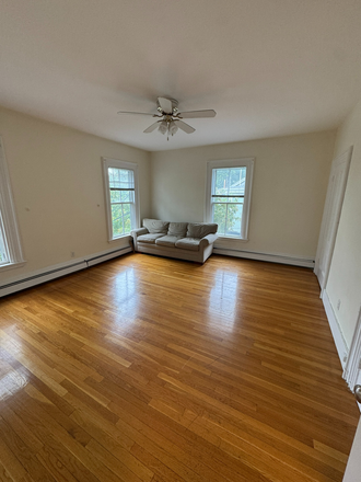 . - AVAIL NOW - 3 Bed, 2 Bath, Pet Friendly, Easy T Access House
