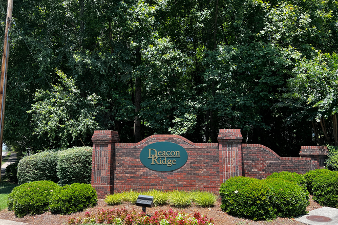 Beautifully maintained community - Deacon Ridge Beautiful 2/2 Condo with Wood Floors, Cathedral Ceilings - Grad Students
