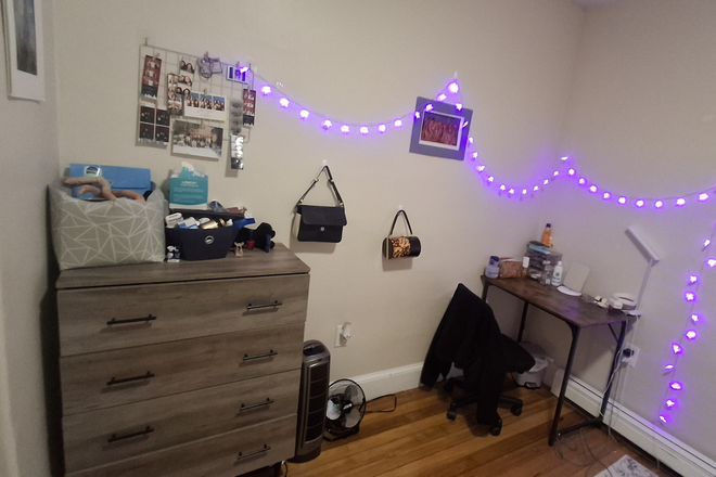 Bedroom - Cute 4 bed - 2 bath apartment in Somerville- Great location and amenities!