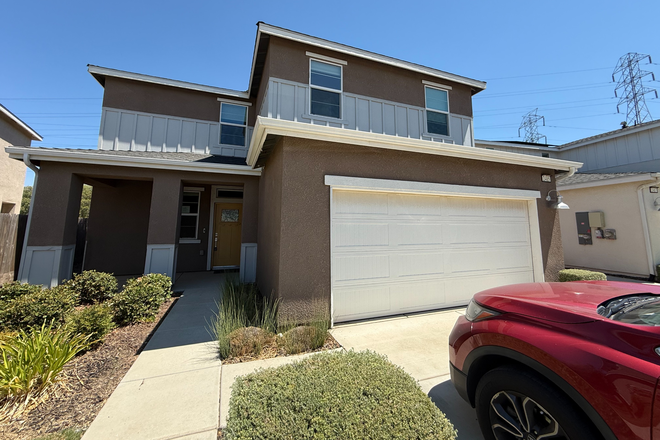 Front view - Check Zillow for more photos - Live Close to Campus Spacious Via Moraga Home Near UC Merced & CatTracks