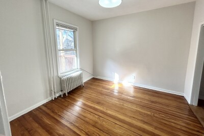 bedroom - Fantastic 4 Bed 2 Bath, East Cottage St Dorchester Apartments