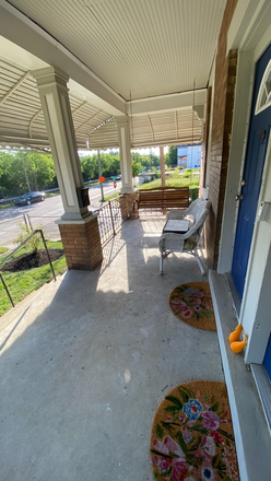 Front porch - 1 Block to Campus - 6 Bedroom/2.5 Bathroom - Available July/Aug 2026-2027/8 House