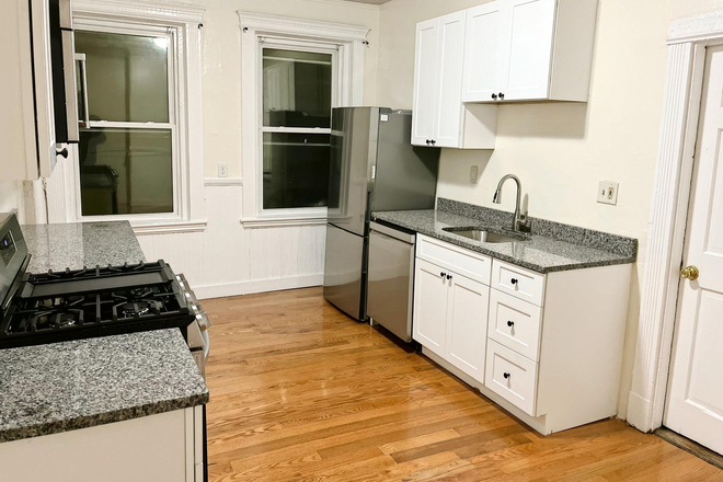 kitchen - Renovated 5 Bed / 2 Bath next to campus available 6/1/25!! Heat&Hot Water Inclu.!! Apartments