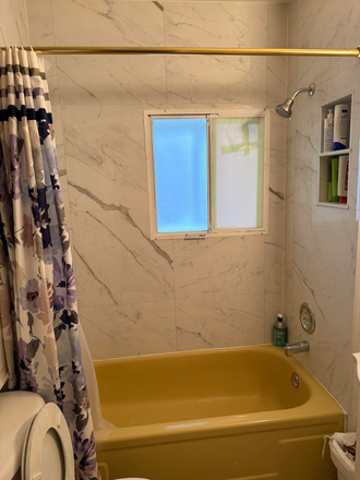 Bathroom - Shared House with Graduate Students
