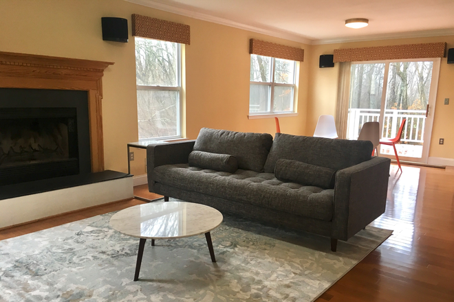 Sitting Room - Furnished room for female PU affliate-Hyde Ct-Lawrenceville House