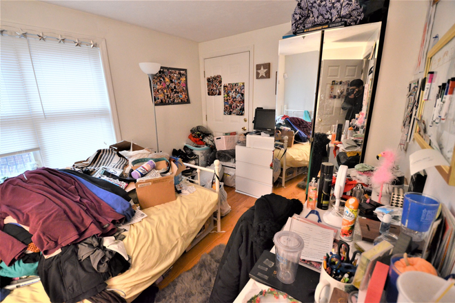 2 Bed Split - 58 Hemenway St. - NO Broker's Fee!!  -  AVAIL 9/1 - SPACIOUS, WELL LIT, UPDATED 2 BR SPLIT on HEMENWAY Apartments