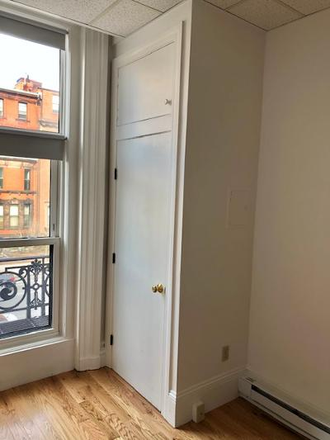 CLOSET - NO BROKER FEE - UNFURNISHED BACK BAY STUDIO AT 405 BEACON STREET AVAILABLE NOW Apartments
