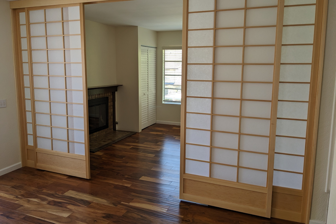 Second bedroom with beautiful hand-crafted Shoji doors - Beautiful condo close to campus
