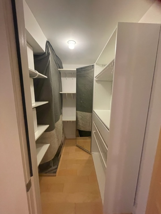 walk-in closet - Bedroom in an elegant single-family house