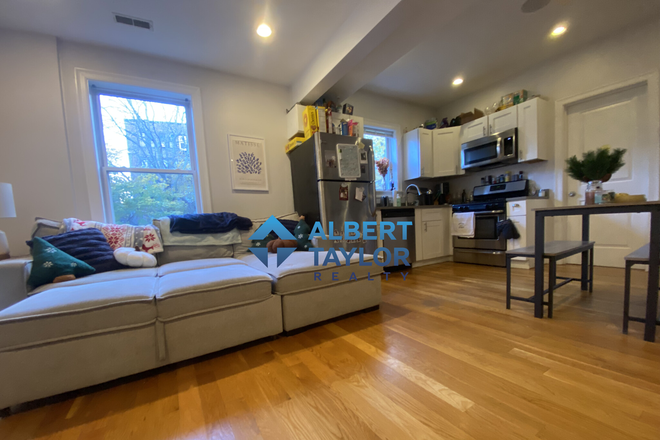 Living Area - Massive 4 Bed 1 Bath on Terrace Street! Laundry in UNIT!! Apartments