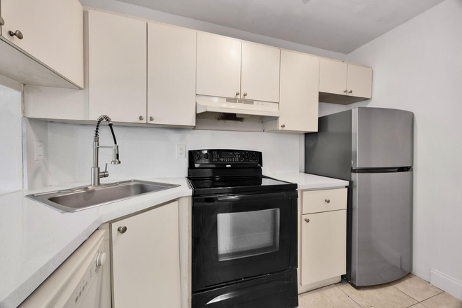 Kitchen - Renovated studio in gated community near campus/metro! Condo