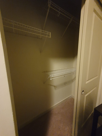 closet - The Varsity College Park Apartments