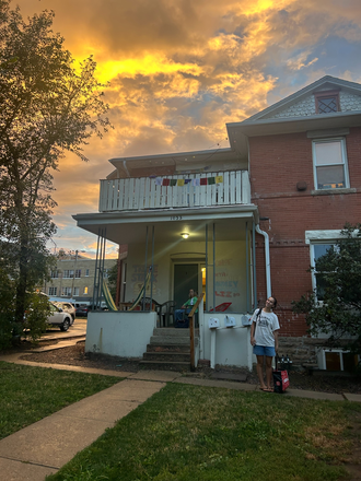 Outside of house for photos of inside message me - Spring Sublet on 13th Street (all girls) rent negotiable