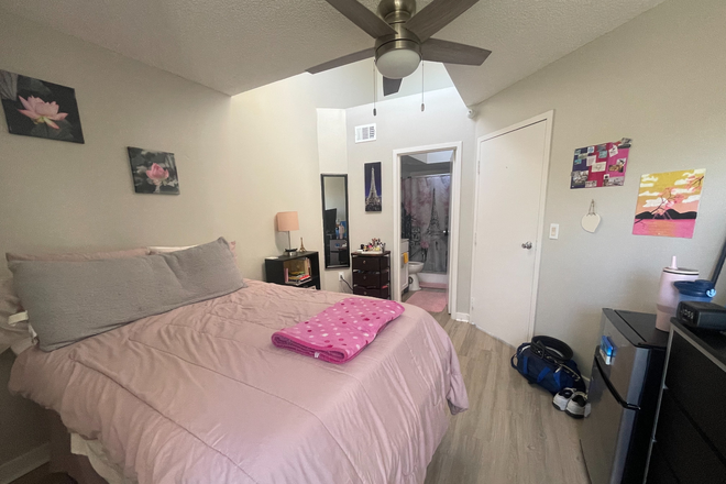 Bedroom - On50 Sublease Apartments