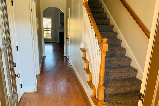 Photo - 2005 Stephanie Court House