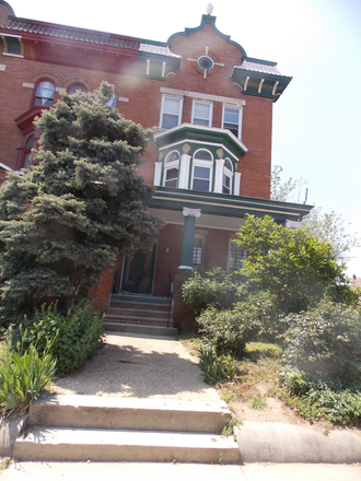 Front of 2844 St. Paul St. - 1-bedroom apartment close to Homewood campus