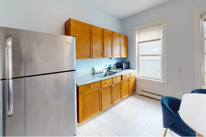 Kitchen - Spacious 3 or 4 Bed on Crescent Ave