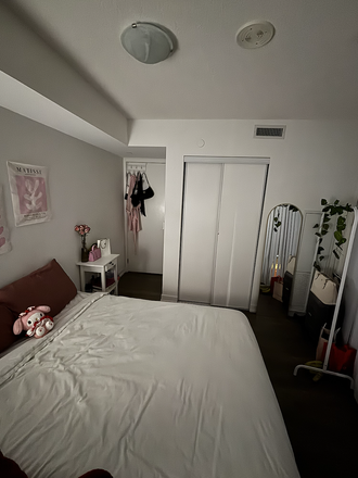 Your Private Room - 1 Furnished Bedroom in a Condo near Queen Station