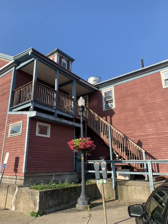 EXTERIOR - 60 Main St, Amherst MA - 4 bedroom unit downtown! Apartments