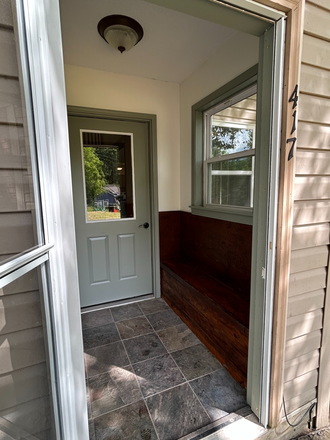 Mudroom Looking in - Quiet Living near WCU 3B/2Bath