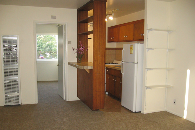 Living/Kitchen - North Oakland Temescal Close to Piedmont Ave/Kaiser/BART. Come Join our community