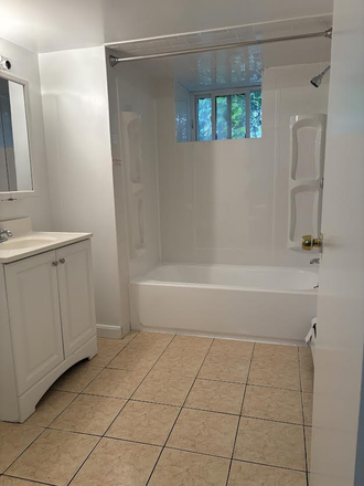 bath - Updated 9/12/25 7 Bedroom 3 Bathroom on Foster 2026 move in Call/Text/Email to view! Apartments