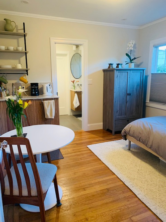 Spacious Studio - Close to Campus Short Term Stunning Studio