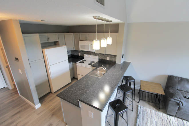 Kitchen - Hunters Ridge - 5 bed - 3 bath loft apartment for rent!