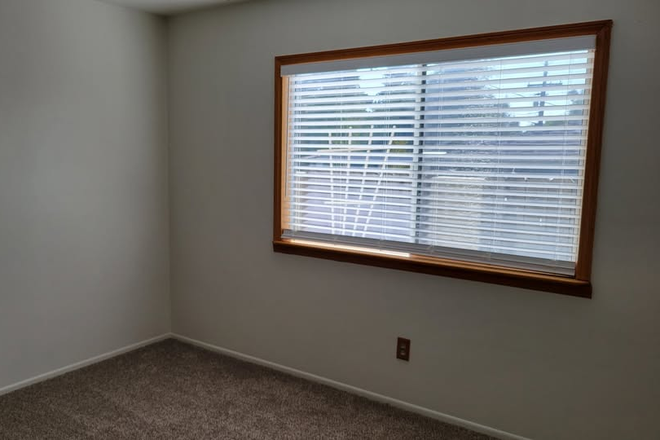 Bedroom 2 - Private Bedrooms within 10 minute walk of UCR House