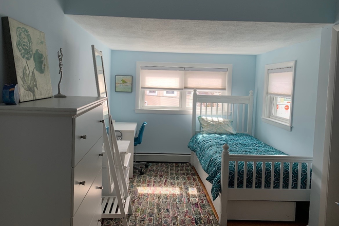 Bedroom - Great fully furnished private room in Watertown. Perfect for being closer to city for the summer House