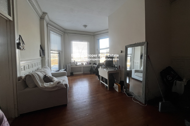 a - 1-Bedroom in Fenway! Apartments