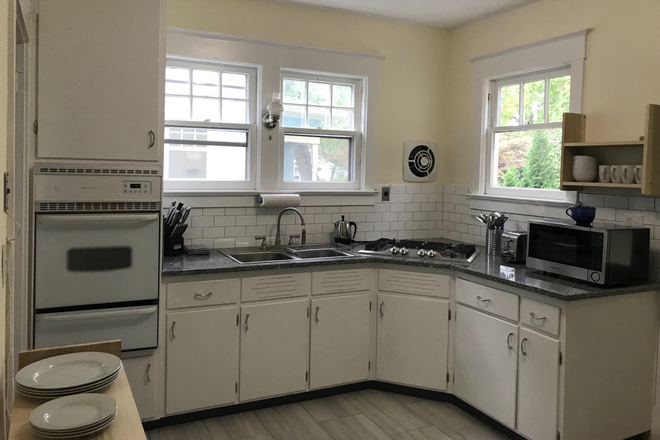 Equipped kitchen - Furnished room-Markham Rd-Princeton Townhome