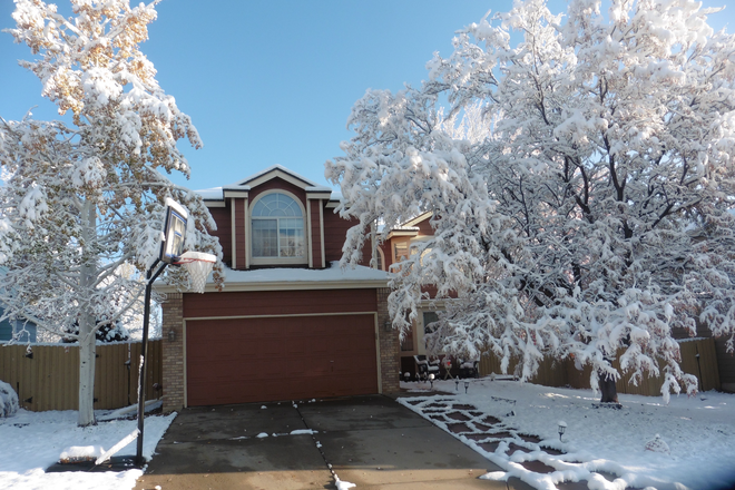 home - top two floors of a 3000 sq feet house, 5 BD-4BTH